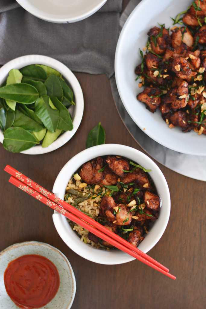 Stir fried chicken with lime leaves and garlic