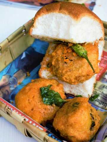 Vada Pav Recipe - Vada pav street food - Mumbai Vada Pav - Vada Pav Chutney